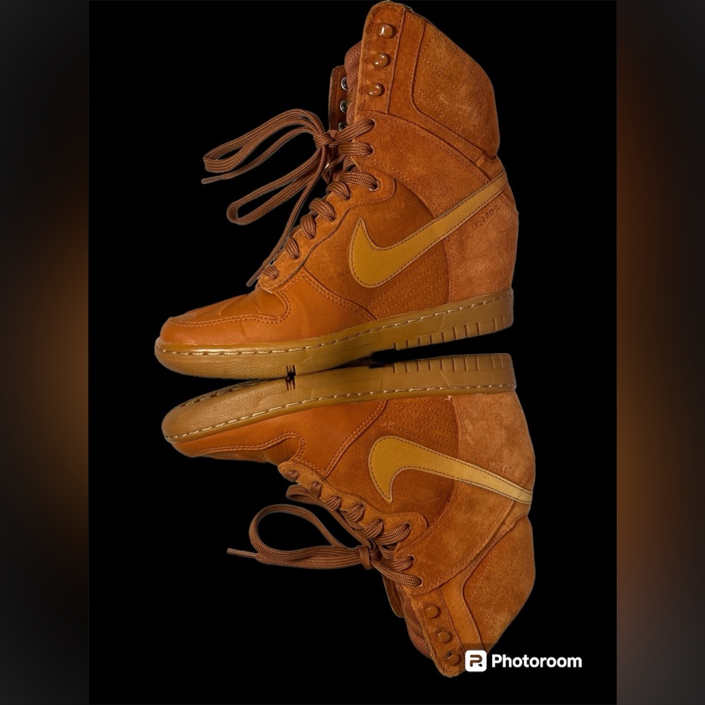 Nike Women Dunk Sky High SneakerBoot 'Tawny Gum Medium Brown' Size 7